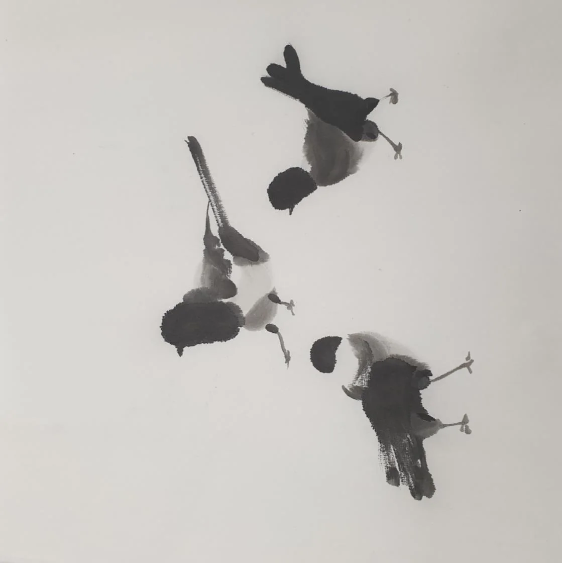 허규, 《가티》. 흰 화선지 위에 먹으로 그린 새 세 마리